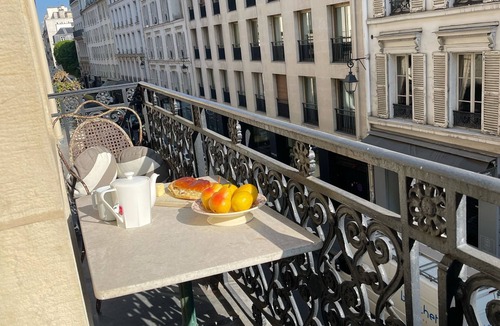 Saint-Thomas-d'Aquin Apartment | Glamourous designer 2 bedroom St Germain Rue du Bac
