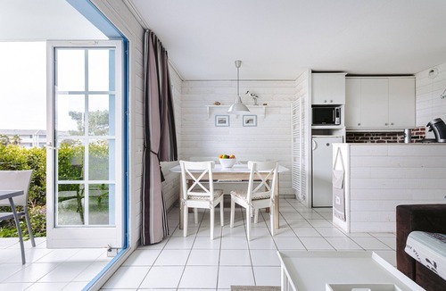 Bourgenay Apartment | Golf View Apartment, Port Bourgenay – Near Sea and Forest