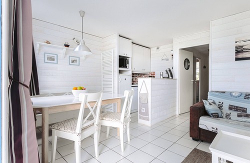 Bourgenay Apartment | Golf View Apartment, Port Bourgenay – Near Sea and Forest