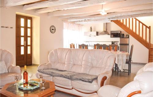 Le Cambout House | Gorgeous Home In Le Cambout With Wifi