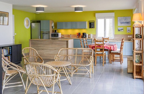 Pirou House | Gorgeous home in Pirou with WiFi