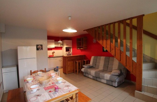 Gouville-sur-Mer Cottage | Gouville-sur-Mer: House for 5, Pets Allowed, Parking