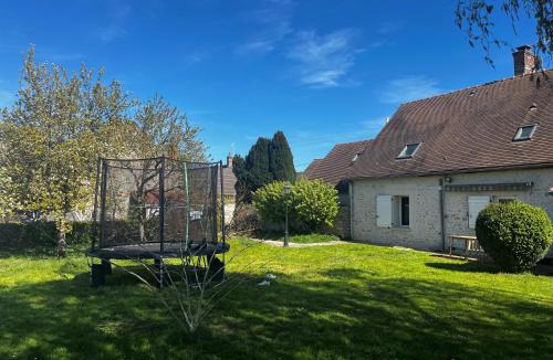 Cravant House | Grand gîte avec piscine chauffée & Sauna proche Loire & Chambord