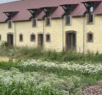 Lamblore Hotel | Grand Jardin - Les grandes et petites suites de la Ferme