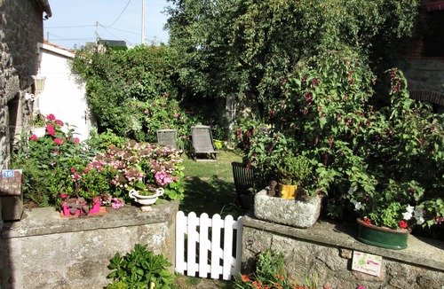 Montfarville Villa | Granite house nestled in a small hamlet between land and sea (1 km)