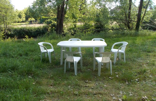Remalard-en-Perche House | Ground floor apartment, 500m2 garden bordered by the river, 500m greenway