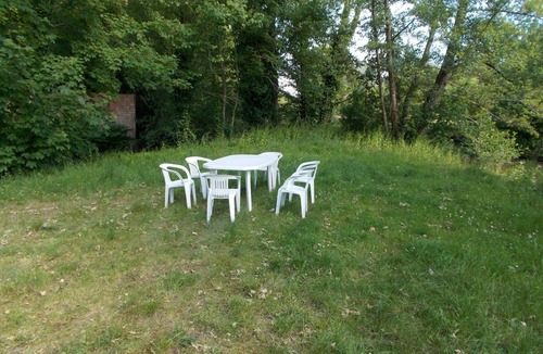 Remalard-en-Perche House | Ground floor apartment, 500m2 garden bordered by the river, 500m greenway