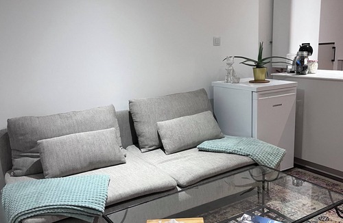 Bernieres-sur-Mer Apartment | Ground-floor apartment 400m. Beach and shops