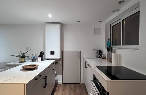 Bernieres-sur-Mer Apartment | Ground-floor apartment 400m. Beach and shops
