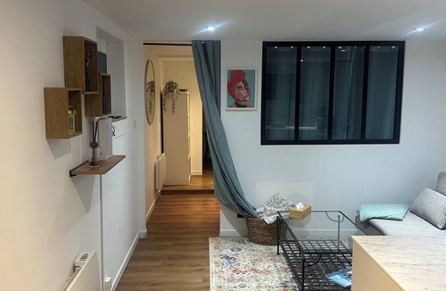 Bernieres-sur-Mer Apartment | Ground-floor apartment 400m. Beach and shops