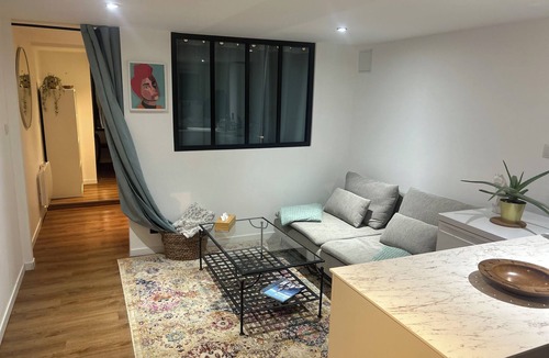 Bernieres-sur-Mer Apartment | Ground-floor apartment 400m. Beach and shops