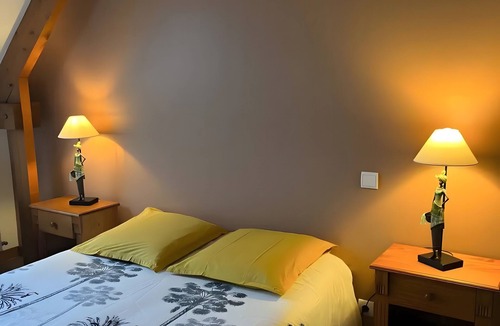Huisnes-sur-Mer Bed & Breakfast | Guest Room 'Envie d’ailleurs' with Shared Garden and Wi-Fi