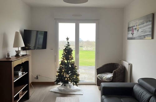 Huisnes-sur-Mer Bed & Breakfast | Guest Room 'Envie d’ailleurs' with Shared Garden and Wi-Fi