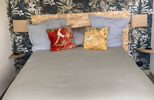 Jeufosse Bed & Breakfast | Guest Room Near Giverny – Private Entrance, Garden View