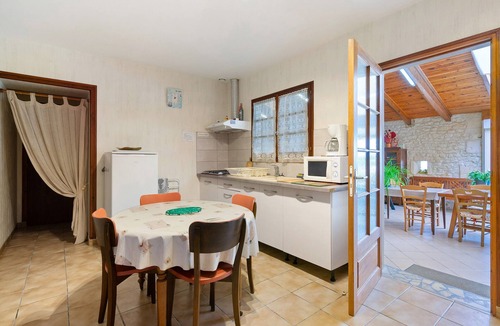 Semussac Bed & Breakfast | Guest Room “Iris” with Shared Terrace and Private Garden