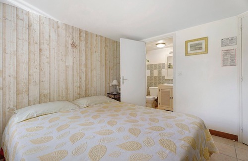 Cancale Bed & Breakfast | Guest Room "La Souricière - Le Puits" with Shared Terrace, Garden & Wi-Fi