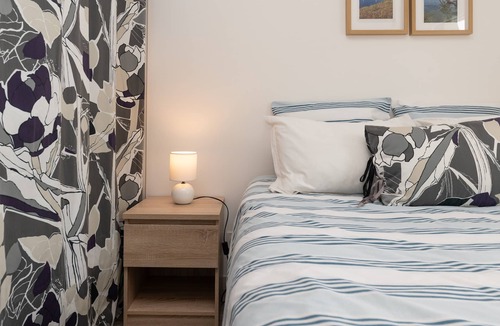 Arradon Bed & Breakfast | Guest Room “Les Reflets du Golfe” with Shared Garden and Wi-Fi