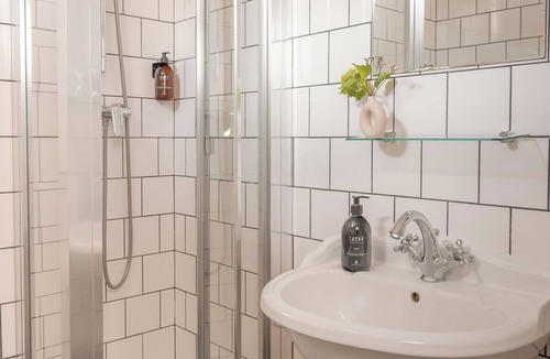 Montmartre Hotel | Hôtel Basss