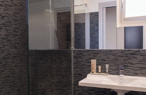 Quartier de Rochechouart Hotel | Hôtel Helussi