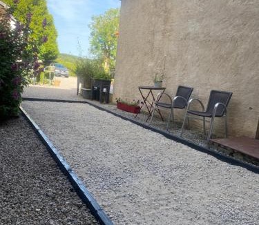 Moulins-la-Marche Hotel | Hôtel le Dauphin