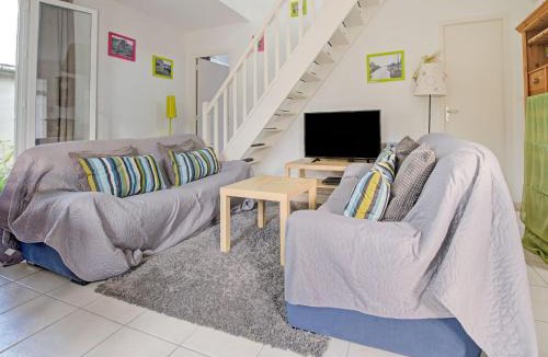 Isigny-sur-Mer House | Harbor Haven in Isigny-sur-Mer