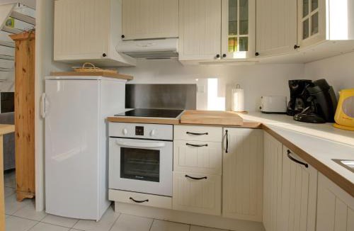 Isigny-sur-Mer House | Harbor Haven in Isigny-sur-Mer