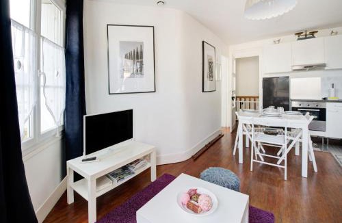 Isigny-sur-Mer House | Harbor View Hideaway
