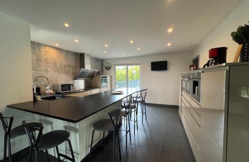 Saint-Pierre-la-Vieille Villa | Harizou - Chalet & Piscine Intérieure