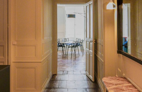 Centre Apartment | High-ceiling luxury apartment - moldings - renovated in 2019