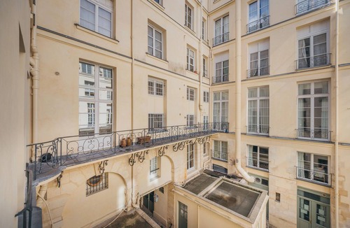 Saint-Thomas-d'Aquin Apartment | Historical apartment 3BR/3.5BA close to the river in the 7th