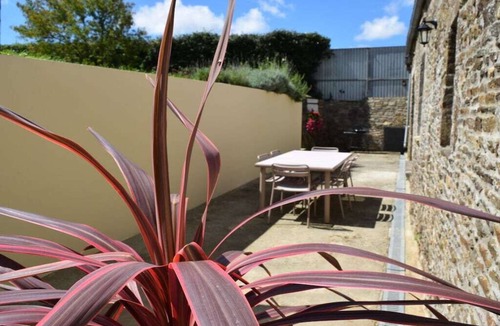 Canville-la-Rocque Cottage | Holiday cottage with 2 bedrooms