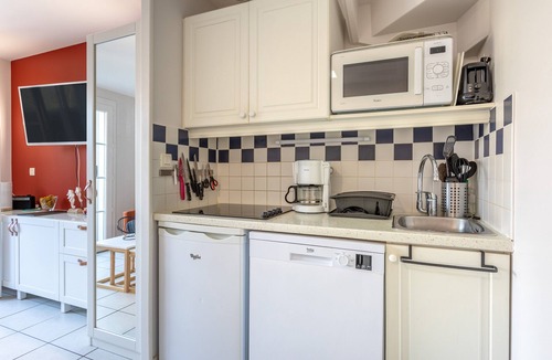 Bourgenay House | Holiday Home 'Cosy Sur Le Golf' with Shared Pool and Private Terrace