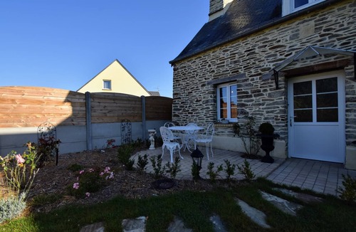 La Barre-de-Semilly House | Holiday Home near Mont Saint-Michel