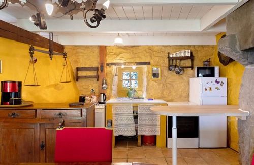 Pleumeur-Bodou House | Holiday Home 'Ar Stang' with Private Garden and Wi-Fi