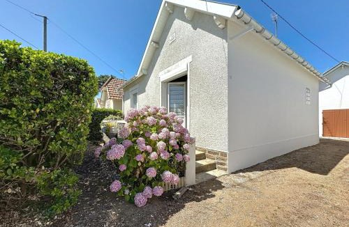 Tharon-Plage House | Holiday Home Brin de Muguet by Interhome