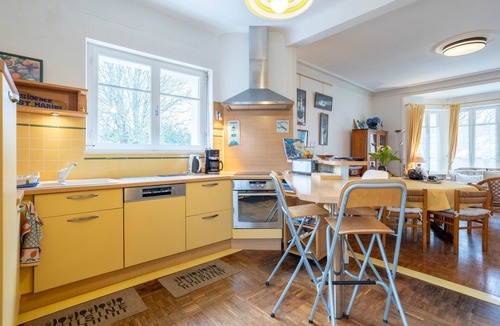 Audierne House | Holiday Home Côté Rivière with Enclosed Garden and Parking