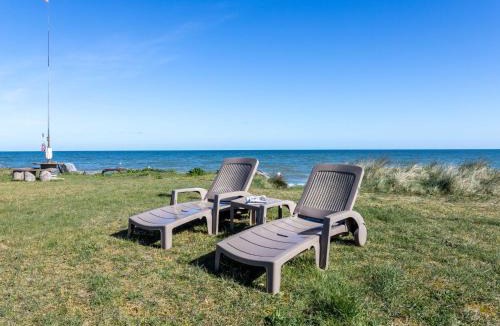Saint-Laurent-sur-Mer House | Holiday Home Chez Lilo by Interhome