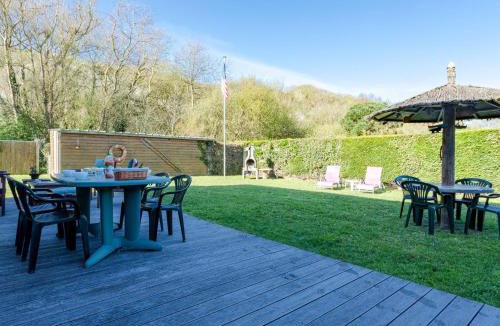 Saint-Laurent-sur-Mer House | Holiday Home Chez Laurette by Interhome