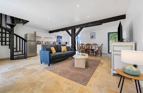 Penvins House | Holiday Home 'Ker Marin - Maison Ty Gargouille' with Private Terrace, Garden & Wi-Fi
