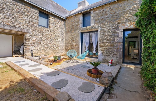 Penvins House | Holiday Home 'Ker Marin - Maison Ty Gargouille' with Private Terrace, Garden & Wi-Fi