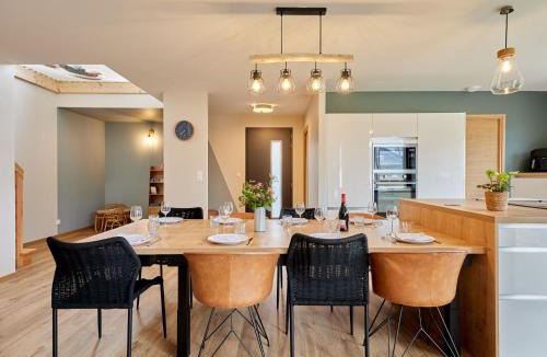 Gouville-sur-Mer House | Holiday Home L'Aventure Gouvillaise by Interhome