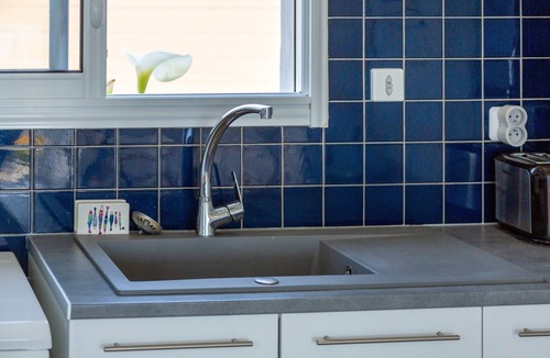 Plomeur House | Holiday Home 'L'escale bleue' with Shared Terrace, Private Garden & Wi-Fi