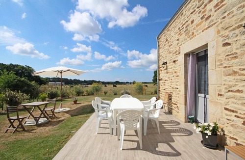 Baden House | Holiday Home 'La Longère Du Cosquer' with Private Terrace, Garden and Wi-Fi