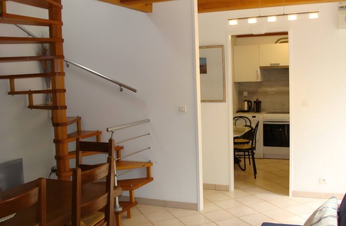 Lantic House | Holiday Home “Les Volets Bleus Binic” with Private Terrace, Garden and Wi-Fi