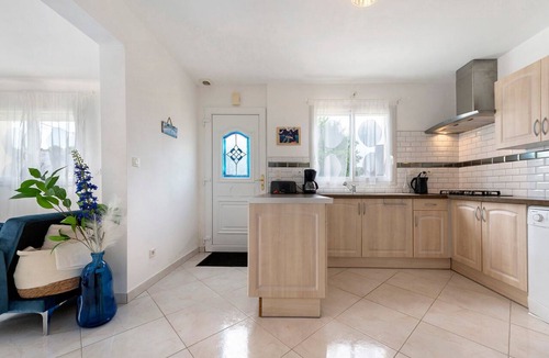 Le Tour-du-Parc House | Holiday Home 'Maison Gicquel' with Private Terrace and Garden