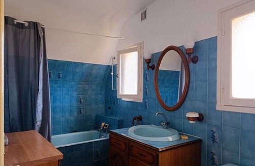 Auray House | Holiday Home 'Maison Centre Ville De Auray - Gare' with Private Terrace and Shared Garden