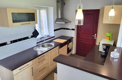 Pirou House | Holiday Home “Petit Loft, Maison Bord De Mer” with Private Garden and Wi-Fi