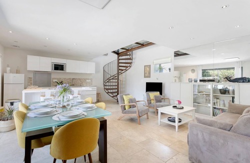 Paimpol House | Holiday Home 'Ti Plom' with Private Terrace and Wi-Fi