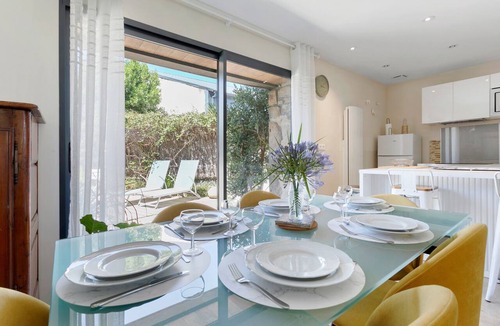 Paimpol House | Holiday Home 'Ti Plom' with Private Terrace and Wi-Fi