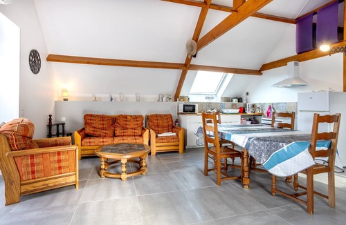 Bannalec Apartment | Holiday home 'Ty Aven' with balcony, Wi-Fi and air conditioning